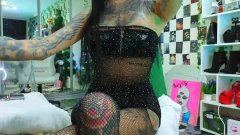 Snapshot of maryvegas chatting on 12-20-24, 06:45 Mary online show from 12-20-24, 06:45