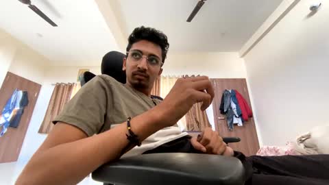 Snapshot of maskboyz2004 chatting on 12-08-24, 09:24 Mask Boy online show from 12-08-24, 09:24