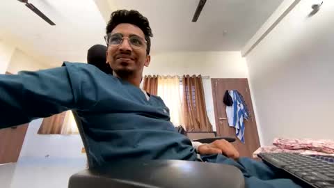 Snapshot of maskboyz2004 chatting on 12-11-24, 06:14 Mask Boy online show from 12-11-24, 06:14