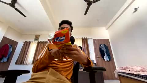 Snapshot of maskboyz2004 chatting on 12-16-24, 08:20 Mask Boy online show from 12-16-24, 08:20