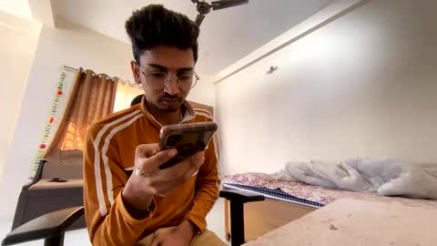 Snapshot of maskboyz2004 chatting on 12-18-24, 04:31 Mask Boy online show from 12-18-24, 04:31