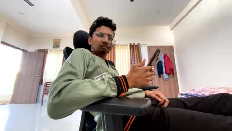 Snapshot of maskboyz2004 chatting on 12-19-24, 08:23 Mask Boy online show from 12-19-24, 08:23