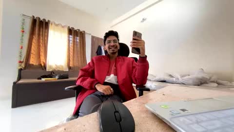 Snapshot of maskboyz2004 chatting on 01-01-25, 04:07 Mask Boy online show from 01-01-25, 04:07