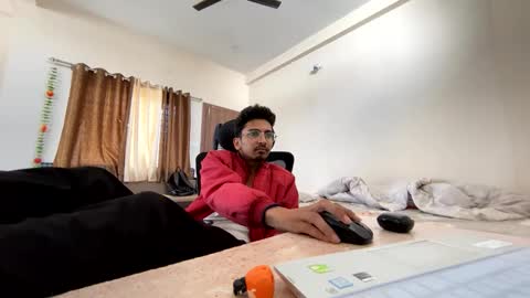 Snapshot of maskboyz2004 chatting on 01-06-25, 06:03 Mask Boy online show from 01-06-25, 06:03