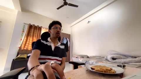 Snapshot of maskboyz2004 chatting on 01-20-25, 04:21 Mask Boy online show from 01-20-25, 04:21