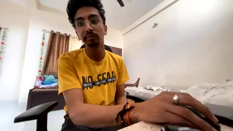 Snapshot of maskboyz2004 chatting on 02-13-25, 10:12 Mask Boy online show from 02-13-25, 10:12