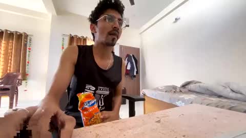 Snapshot of maskboyz2004 chatting on 02-15-25, 04:14 Mask Boy online show from 02-15-25, 04:14