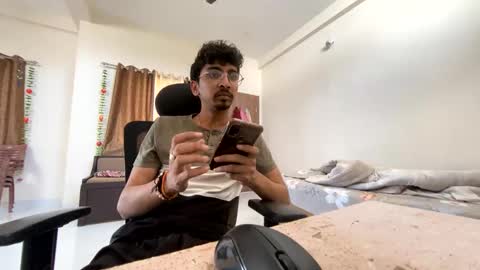 Snapshot of maskboyz2004 chatting on 02-17-25, 07:58 Mask Boy online show from 02-17-25, 07:58