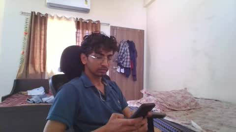 Snapshot of maskboyz2004 chatting on 09-17-25, 04:36 Mask Boy online show from 09-17-25, 04:36