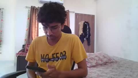 Snapshot of maskboyz2004 chatting on 09-25-25, 03:32 Mask Boy online show from 09-25-25, 03:32