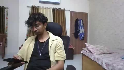 Snapshot of maskboyz2004 chatting on 09-26-25, 06:01 Mask Boy online show from 09-26-25, 06:01