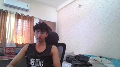 Snapshot of maskboyz2004 chatting on 10-15-25, 04:01 Mask Boy online show from 10-15-25, 04:01