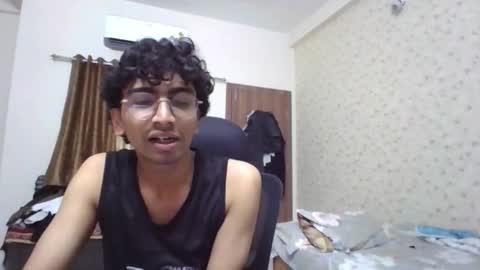 Snapshot of maskboyz2004 chatting on 10-15-25, 05:13 Mask Boy online show from 10-15-25, 05:13