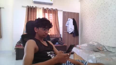 Snapshot of maskboyz2004 chatting on 10-17-25, 04:59 Mask Boy online show from 10-17-25, 04:59