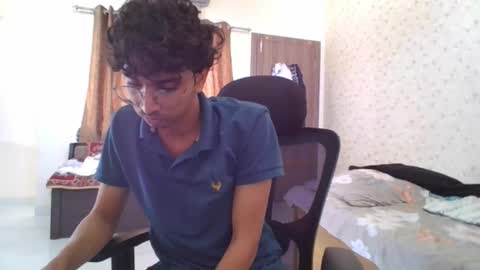 Snapshot of maskboyz2004 chatting on 10-18-25, 05:54 Mask Boy online show from 10-18-25, 05:54