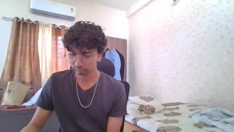 Snapshot of maskboyz2004 chatting on 10-21-25, 05:08 Mask Boy online show from 10-21-25, 05:08