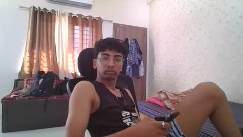 Snapshot of maskboyz2004 chatting on 11-05-25, 04:01 Mask Boy online show from 11-05-25, 04:01