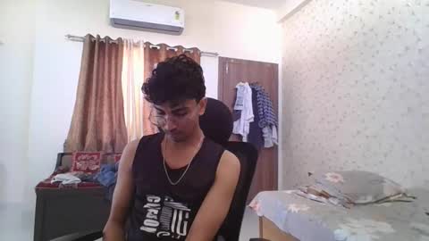 Snapshot of maskboyz2004 chatting on 11-08-25, 05:40 Mask Boy online show from 11-08-25, 05:40