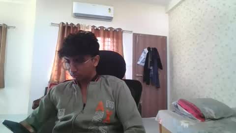 Snapshot of maskboyz2004 chatting on 11-23-25, 04:12 Mask Boy online show from 11-23-25, 04:12