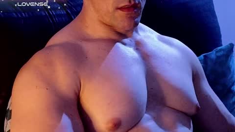 Snapshot of masked_bodybuilder chatting on 12-15-24, 02:52 masked_bodybuilder online show from 12-15-24, 02:52