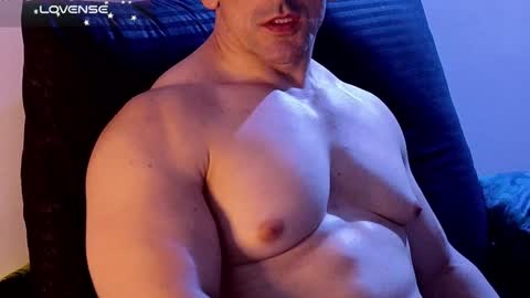 Snapshot of masked_bodybuilder chatting on 12-20-24, 02:19 masked_bodybuilder online show from 12-20-24, 02:19