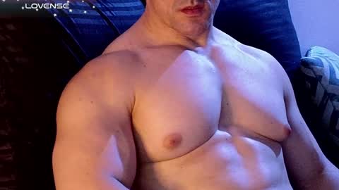 Snapshot of masked_bodybuilder chatting on 12-21-24, 10:19 masked_bodybuilder online show from 12-21-24, 10:19