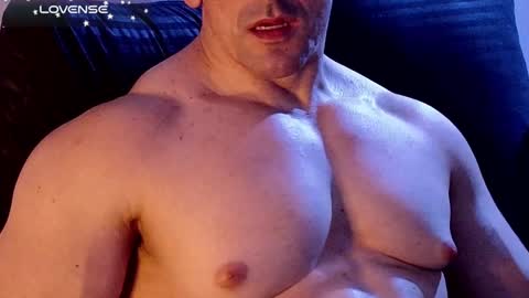 Snapshot of masked_bodybuilder chatting on 12-22-24, 01:45 masked_bodybuilder online show from 12-22-24, 01:45