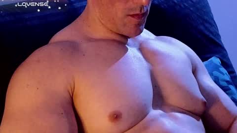 Snapshot of masked_bodybuilder chatting on 12-24-24, 03:26 masked_bodybuilder online show from 12-24-24, 03:26