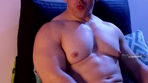 Snapshot of masked_bodybuilder chatting on 01-28-25, 01:08 masked_bodybuilder online show from 01-28-25, 01:08