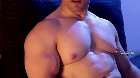 Snapshot of masked_bodybuilder chatting on 01-31-25, 01:01 masked_bodybuilder online show from 01-31-25, 01:01