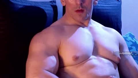 Snapshot of masked_bodybuilder chatting on 02-18-25, 12:15 masked_bodybuilder online show from 02-18-25, 12:15