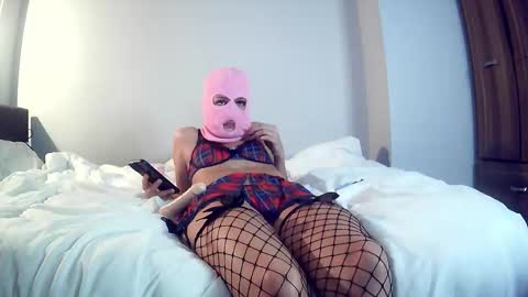 Masked Maeve online show from 10-22-25, 05:24