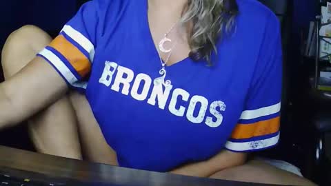 TitsnToes online show from 11-02-25, 04:09