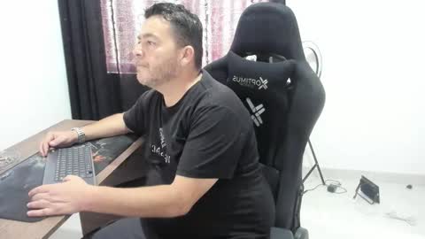 Snapshot of massimo_danger chatting on 10-16-25, 03:24 massimo_danger online show from 10-16-25, 03:24