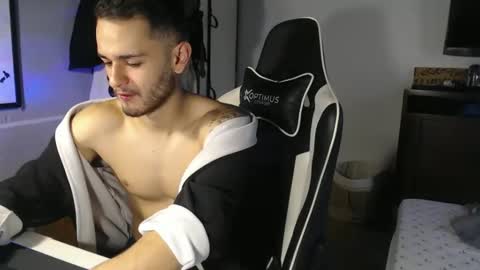 Snapshot of massimo_jiovano chatting on 11-08-25, 03:12 massimo online show from 11-08-25, 03:12