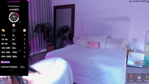 Snapshot of massivecockfuckbunny chatting on 12-25-24, 09:11 Eve Independent model online show from 12-25-24, 09:11