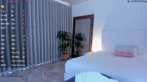 Snapshot of massivecockfuckbunny chatting on 01-16-25, 04:50 Eve Independent model online show from 01-16-25, 04:50