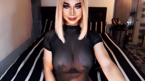 Snapshot of massivecockxmistress chatting on 10-12-25, 03:05 Aica online show from 10-12-25, 03:05