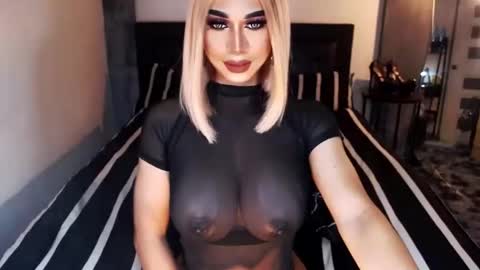 Snapshot of massivecockxmistress chatting on 11-02-25, 04:53 Aica online show from 11-02-25, 04:53