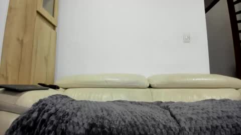 Domi online show from 11-25-25, 10:59