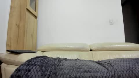 Domi online show from 12-21-25, 10:44