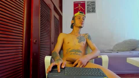 Snapshot of master_chief16xxx chatting on 10-29-25, 02:30 nicolas online show from 10-29-25, 02:30