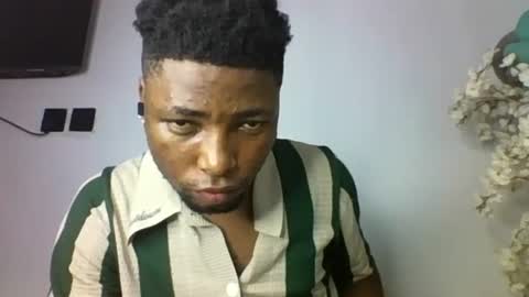 Snapshot of master_kael chatting on 12-17-25, 11:22 Master Kael online show from 12-17-25, 11:22