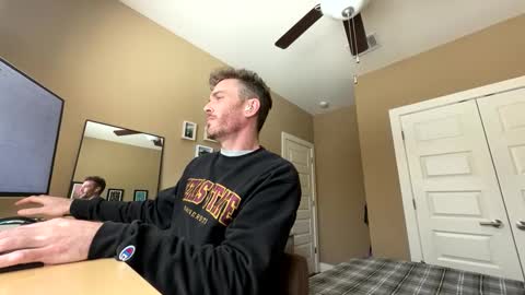 Snapshot of master_louie chatting on 01-23-25, 06:45 muskyjockdick online show from 01-23-25, 06:45