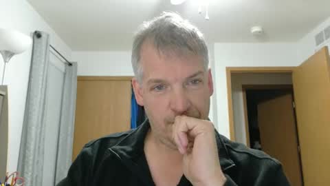 Snapshot of master_thorn chatting on 11-17-25, 01:11 Master Thorn online show from 11-17-25, 01:11