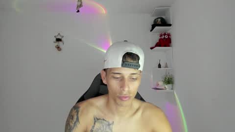 Snapshot of masteralda09 chatting on 11-27-25, 05:15 Alpha junior online show from 11-27-25, 05:15