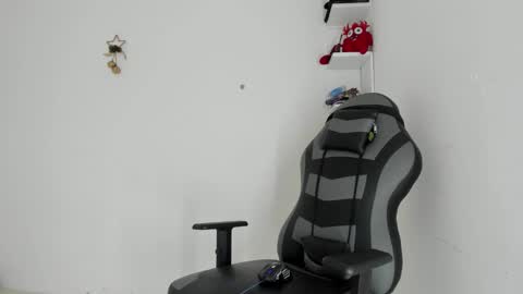 Snapshot of masteralda09 chatting on 11-29-25, 02:31 Alpha junior online show from 11-29-25, 02:31