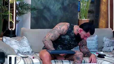 masterkingofmuscle online show from 11-18-25, 07:35