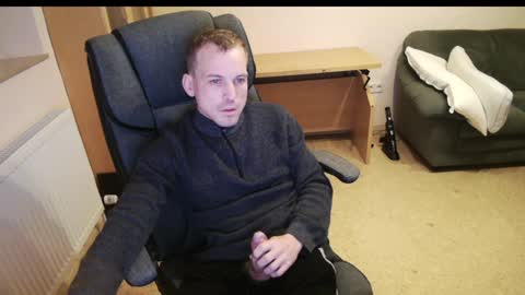 Snapshot of masterkno chatting on 12-22-24, 06:17 Tom online show from 12-22-24, 06:17