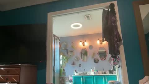 Jer and Kel online show from 11-28-25, 04:42